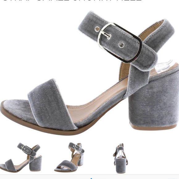 🦋Lovely Velvet Heels 👗Sale - Picture 4 of 4